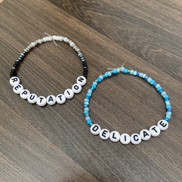Taylor Swift Reputation Friendship Bracelet Set - Picture 2 of 2